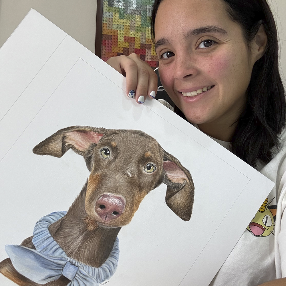 Retrato personalizado de 1 mascota a mano · Lápices de color · 40 × 40 cm